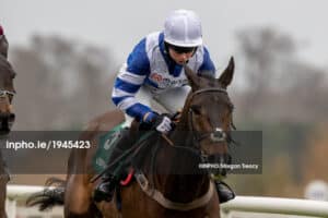 Bryony Frost onboard Frodon
