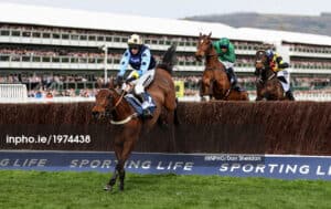 Tom Cannon onboard Edwardstone comes home to win 15/3/2022